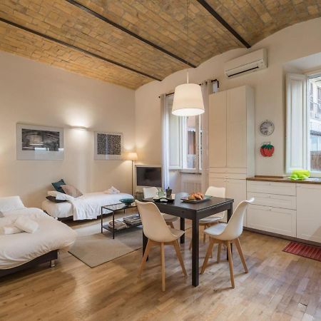 The Best Rent - Elegant Flat Near Colosseum Rome Bagian luar foto