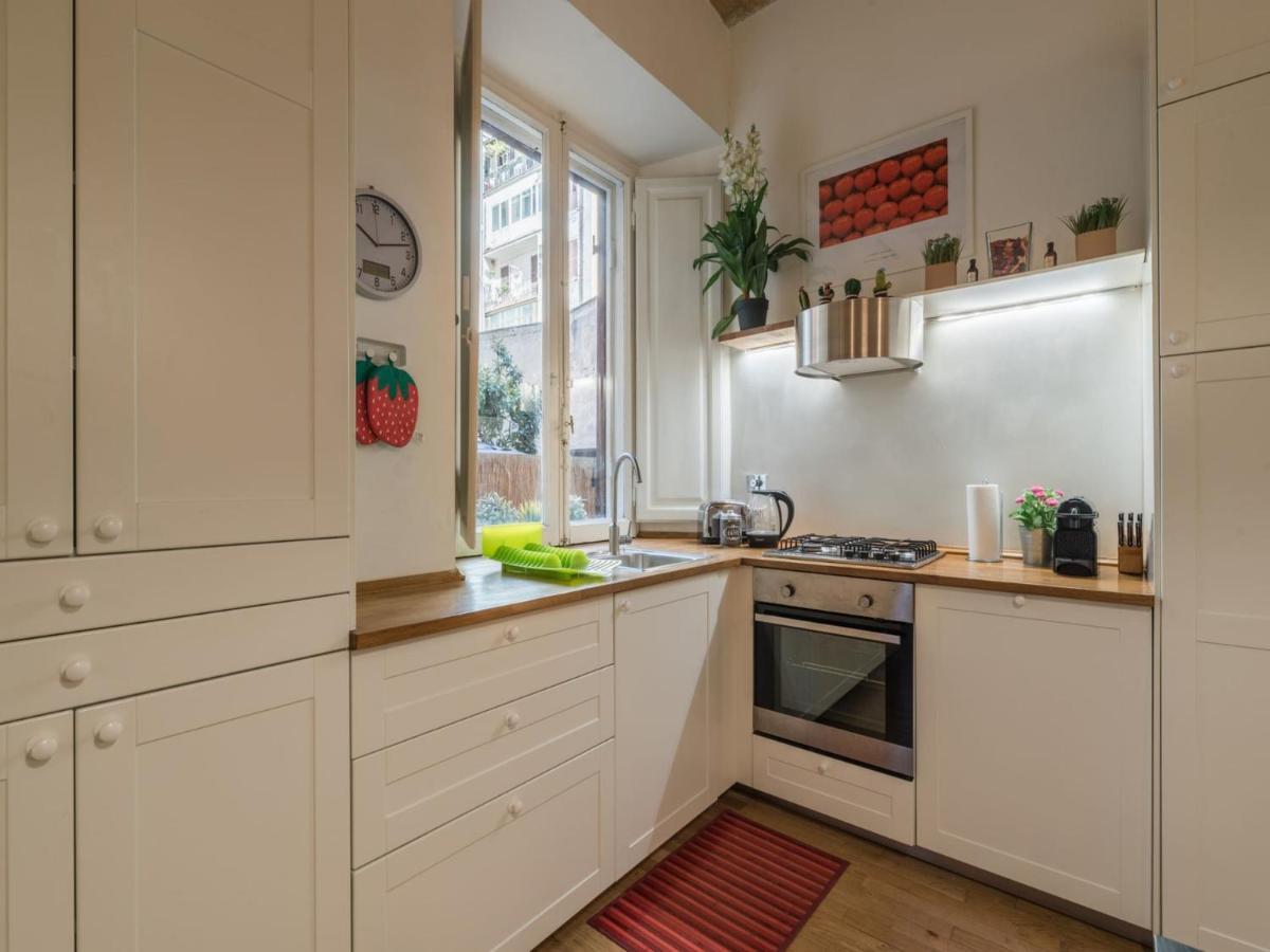 The Best Rent - Elegant Flat Near Colosseum Rome Bagian luar foto