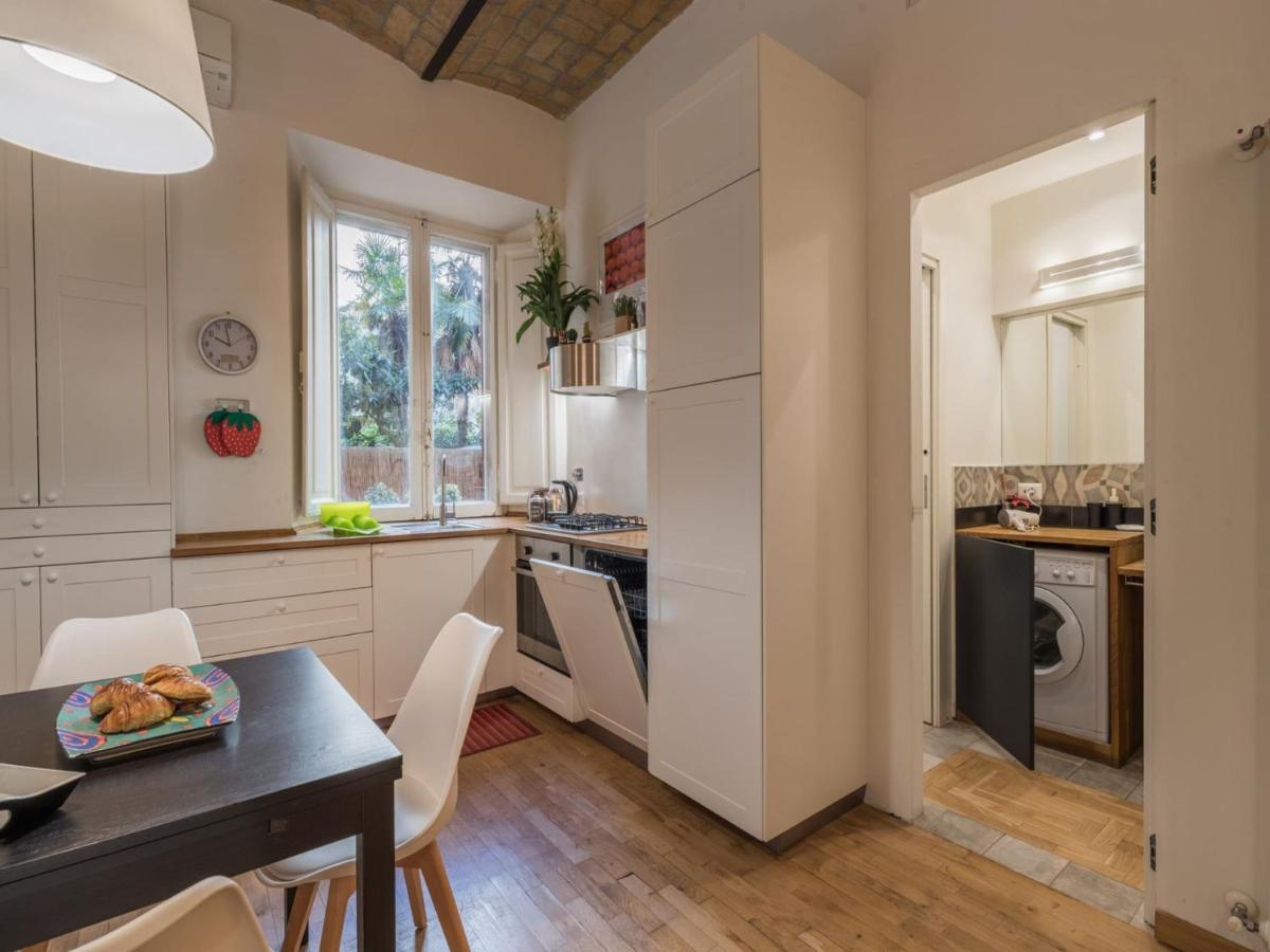 The Best Rent - Elegant Flat Near Colosseum Rome Bagian luar foto
