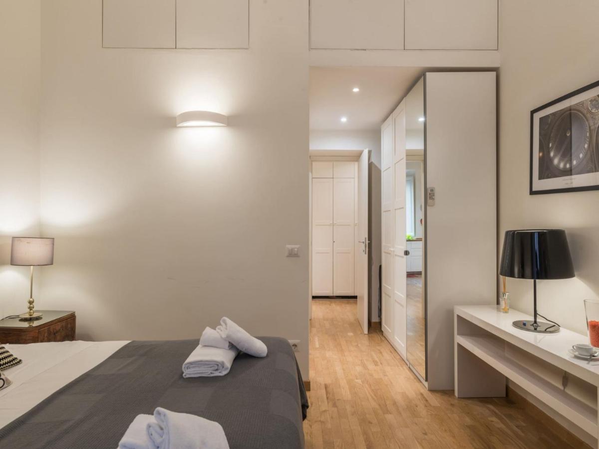 The Best Rent - Elegant Flat Near Colosseum Rome Bagian luar foto