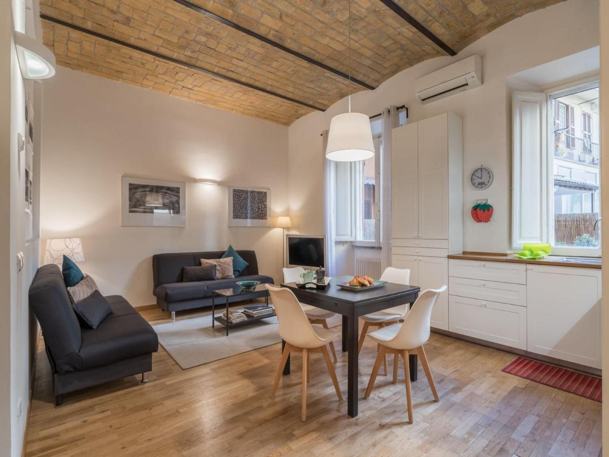 The Best Rent - Elegant Flat Near Colosseum Rome Bagian luar foto