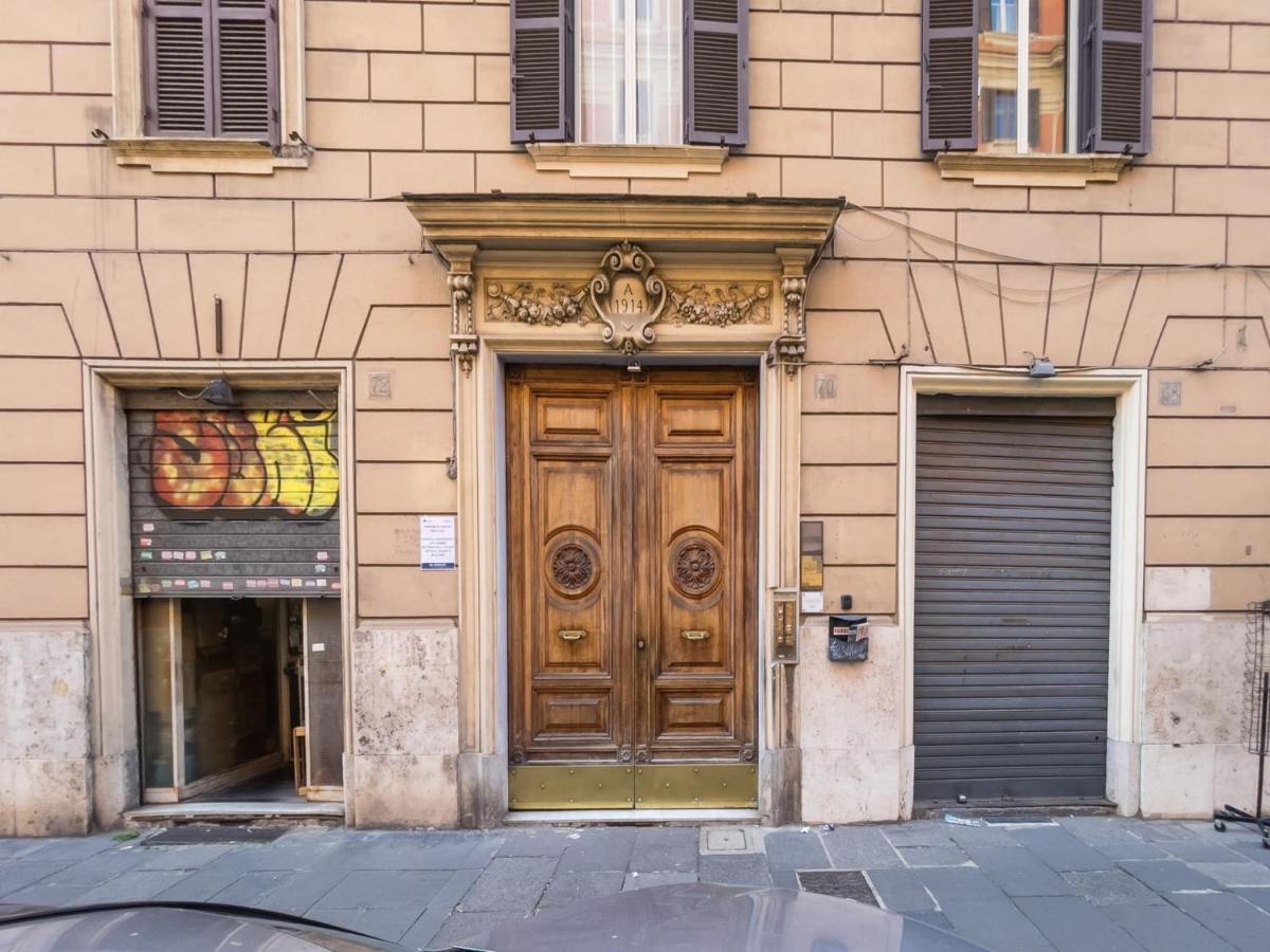 The Best Rent - Elegant Flat Near Colosseum Rome Bagian luar foto