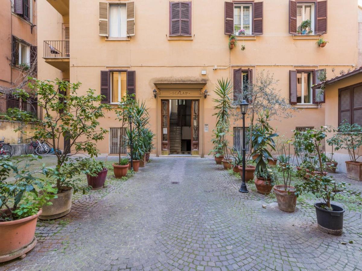 The Best Rent - Elegant Flat Near Colosseum Rome Bagian luar foto