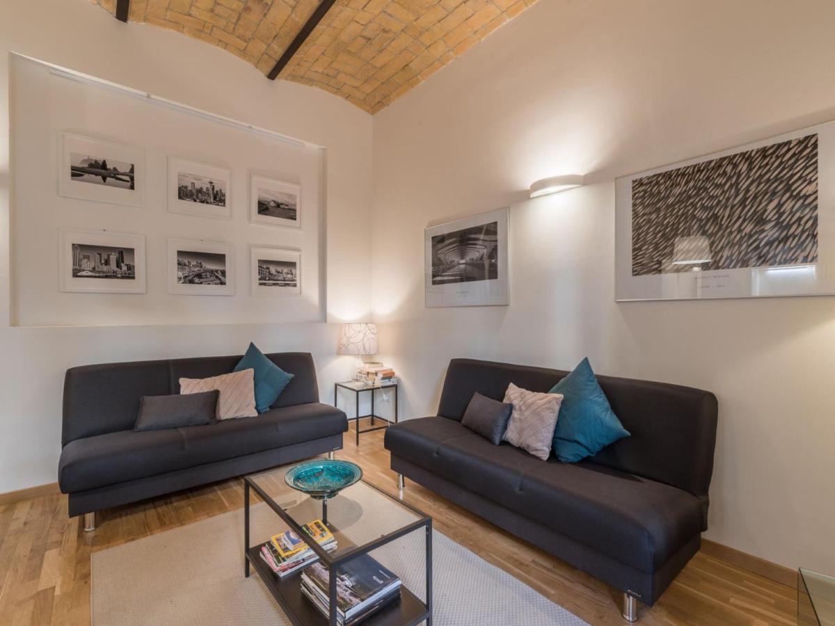 The Best Rent - Elegant Flat Near Colosseum Rome Bagian luar foto