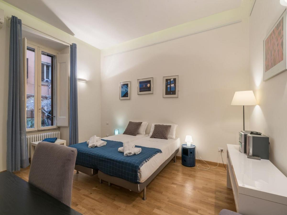 The Best Rent - Elegant Flat Near Colosseum Rome Bagian luar foto